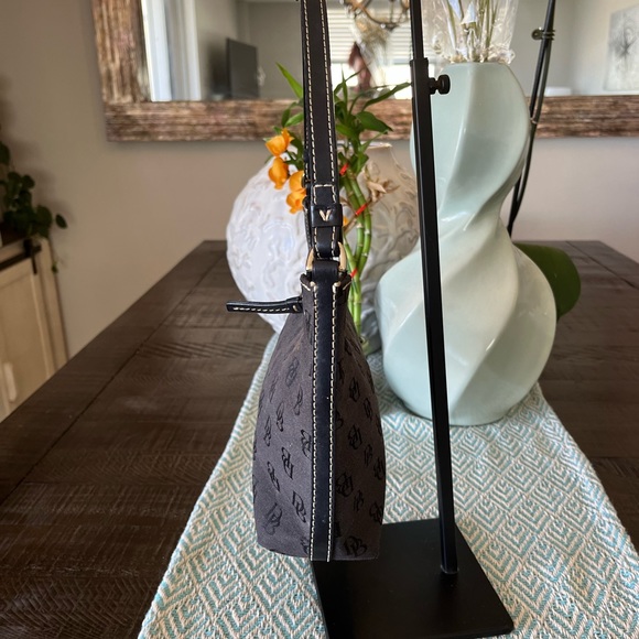 Dooney & Bourke Signature Logo Small Purse (Black) w/Gold Hardware. - Picture 4 of 8